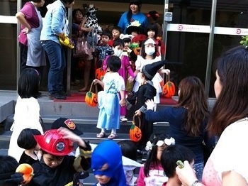 台北厂“不给糖 就捣蛋” 世平幼儿园万圣节活动