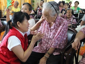 深圳厂走进福永敬老院
