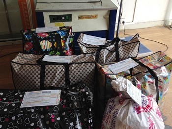 重庆厂“献爱心─捐赠贫困山区活动”