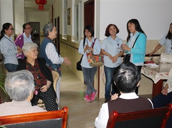 重庆厂关怀老人活动